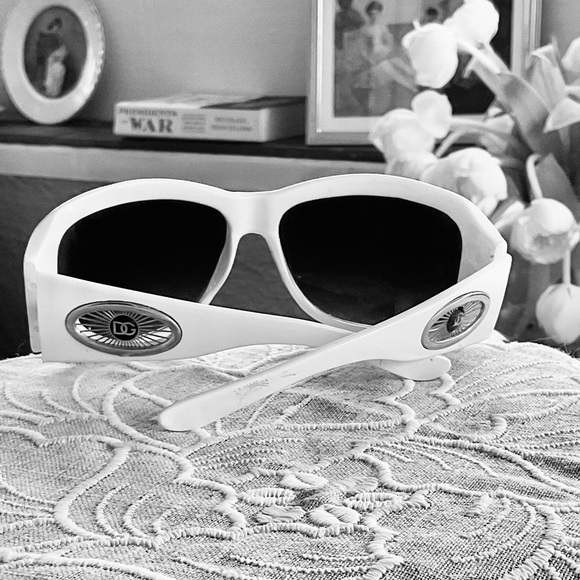 DOLCE & GABANNA WITH DARK LENSES
DG20 - Picture 4 of 7